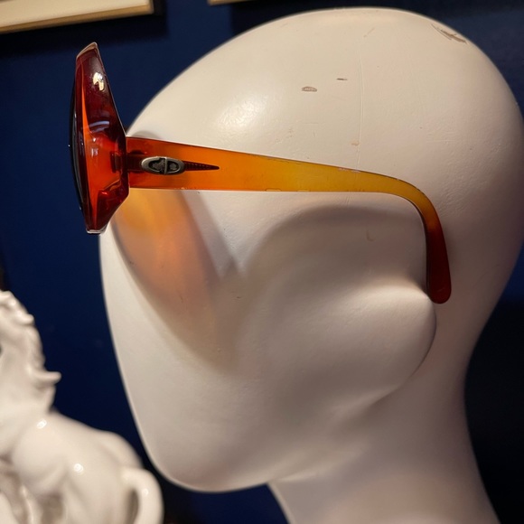 Vintage Oversized Sunglasses - Picture 4 of 11